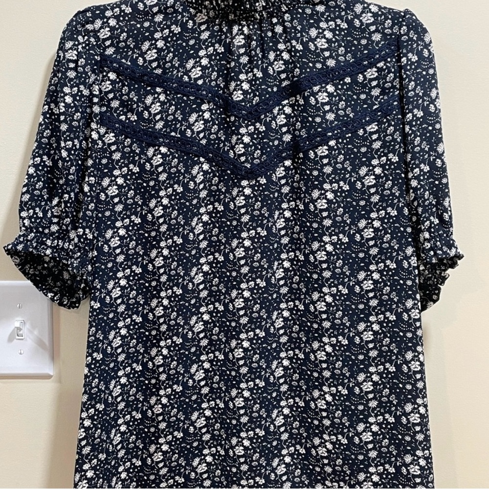 LOFT Navy and White 3/4 Sleeve Blouse with Puff Sleeves